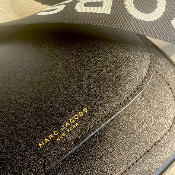 Marc Jacobs, medium size, black with gold hardware - Picture 5 of 5